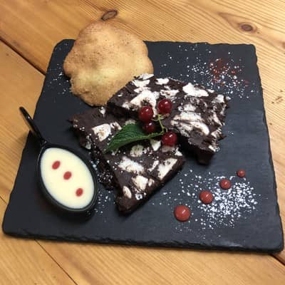 Parfait au Chocolat, pépites de meringue, crème anglaise